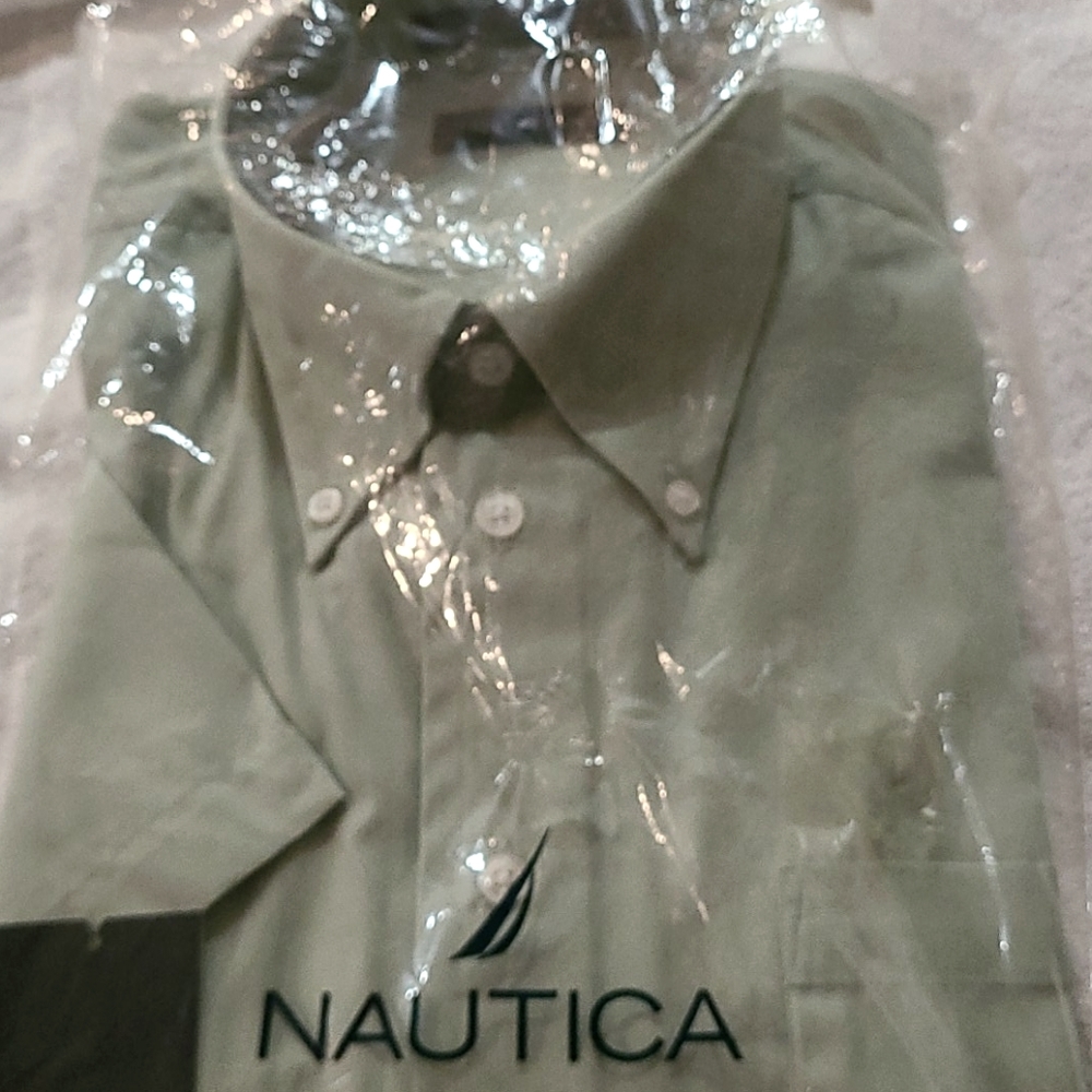 Light green short sleeve smoker pocket button down